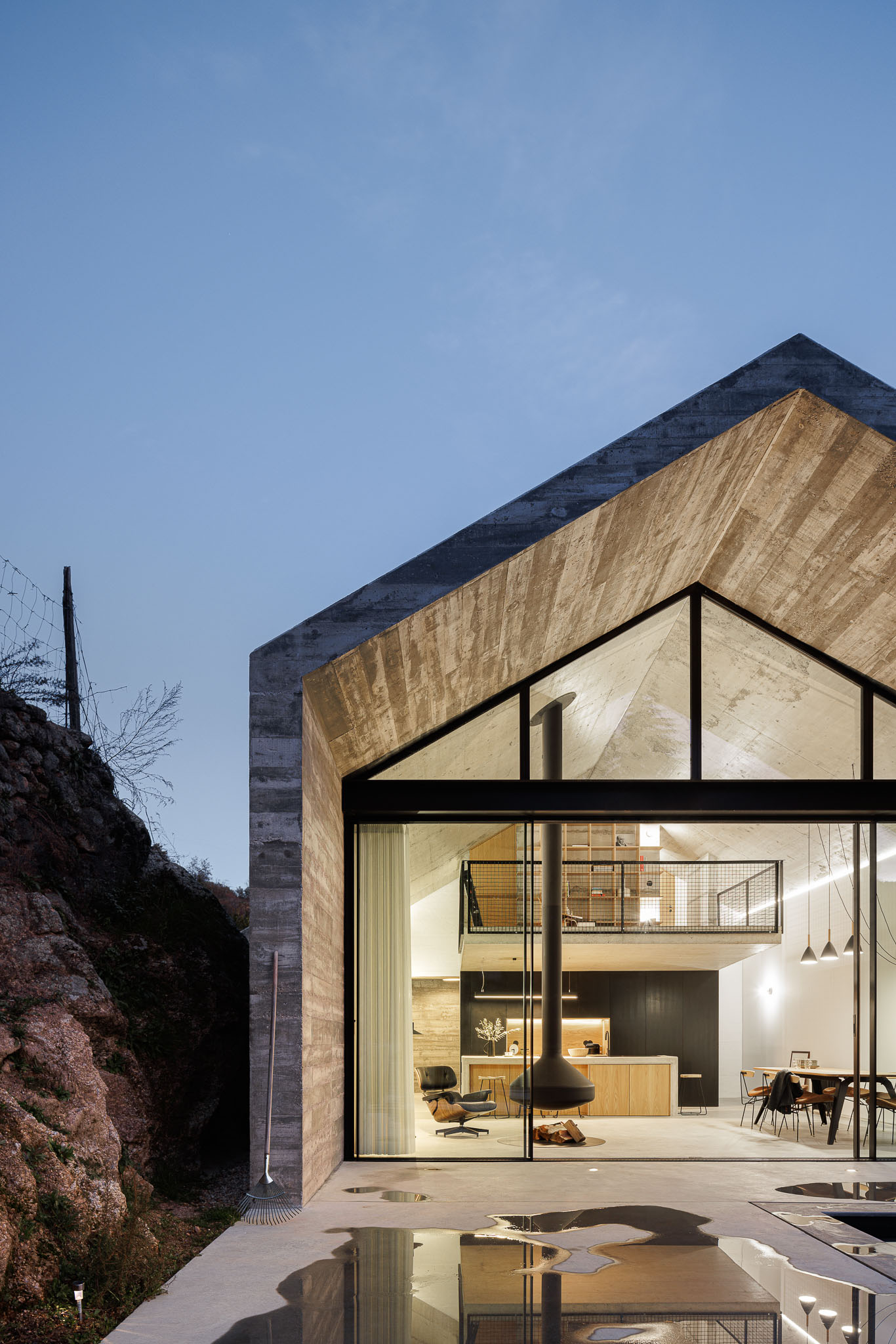 Casa na Mora na Guarda com Arquitectura Filipe Pina Arquitectura
